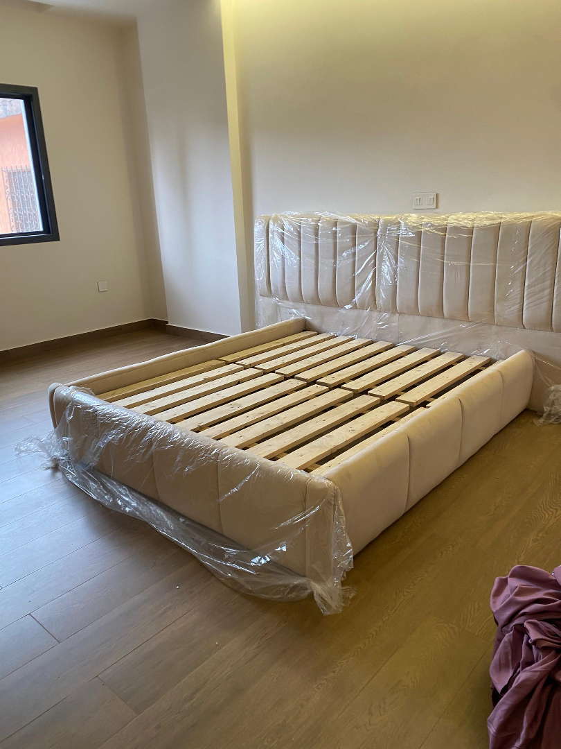 Fabrication de lit tapissier sur mesure à Abidjan – GIC Designs, vue 4