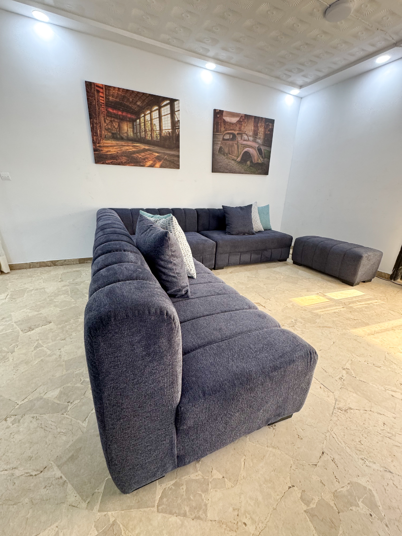 Salon d’Angle Moderne avec Pouf | Confection de Canapé Sur Mesure à Abidjan, vue 3