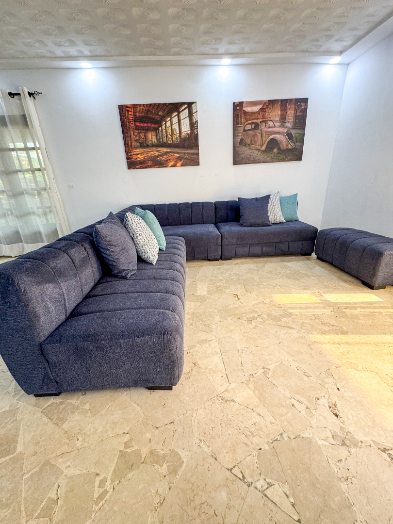 Salon d’Angle Moderne avec Pouf | Confection de Canapé Sur Mesure à Abidjan, vue 4