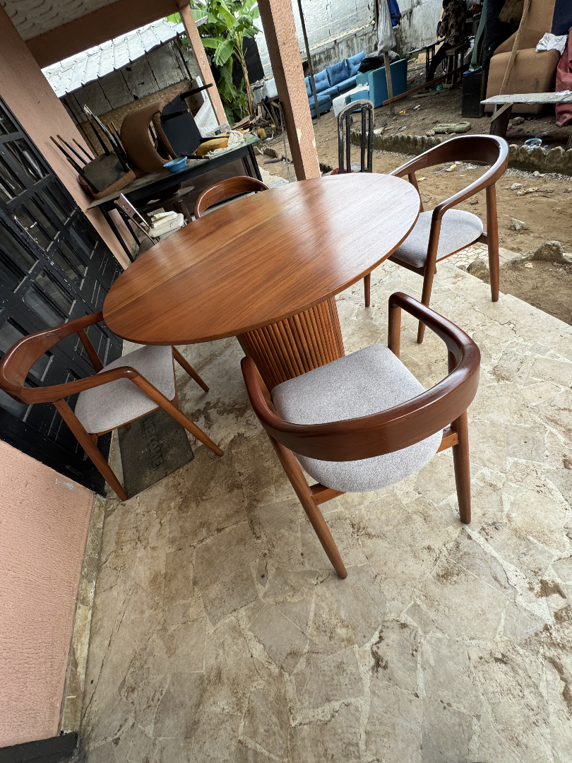 Salle à Manger Moderne Abidjan | Table à Manger Design et Sur Mesure – GIC Designs, vue 3