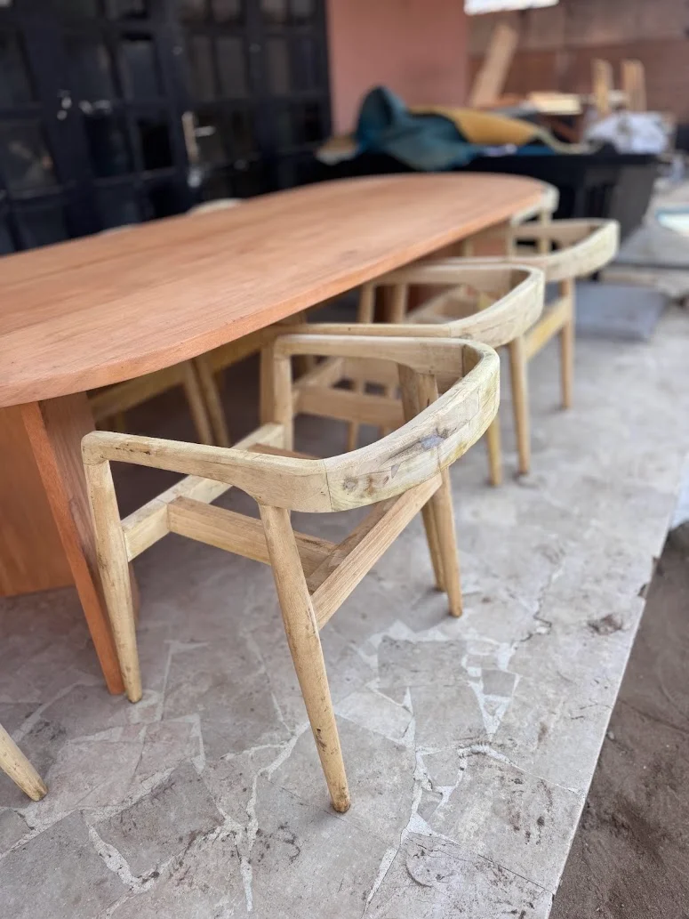 Table à Manger Ovale Bois Massif Sur Mesure – Abidjan | SANATA-E-SHOP - Avant