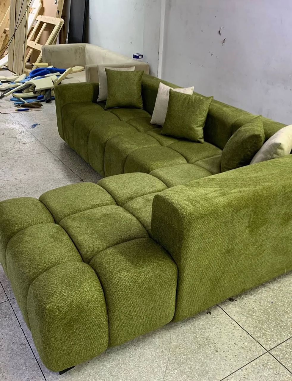 Canapé d’angle vert moderne sur mesure – Salon design et confortable à Abidjan - Après