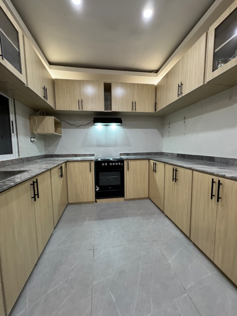 Meuble cuisine en U sur mesure, vue 4