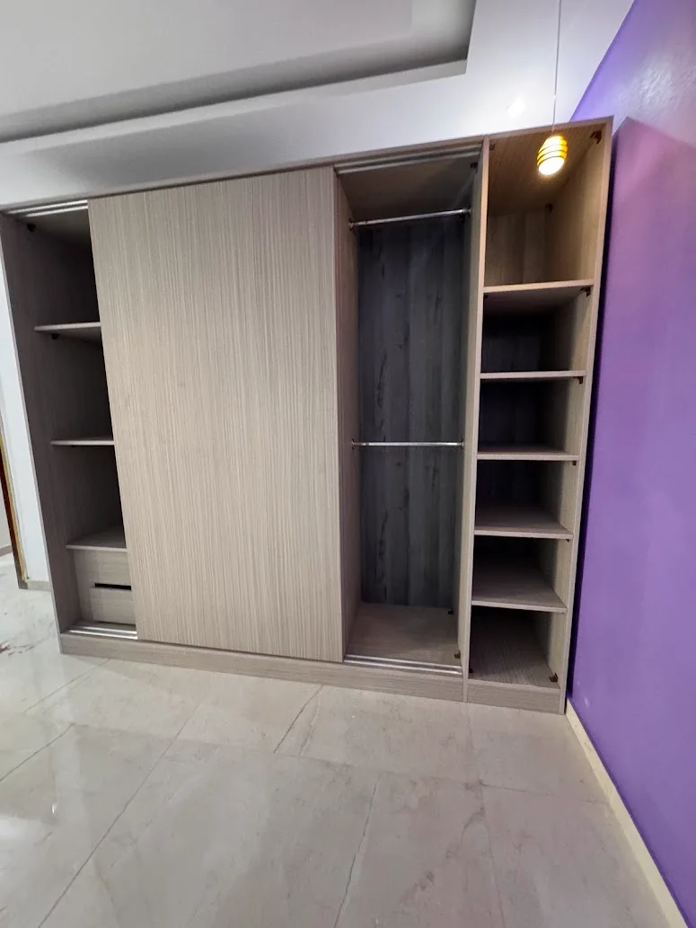 Dressing Coulissant Étagères et Tiroirs Sur Mesure - Avant