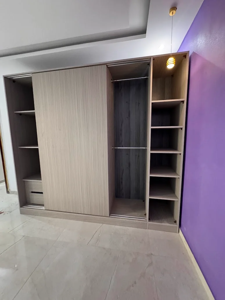 Dressing Coulissant Étagères et Tiroirs Sur Mesure, vue 3