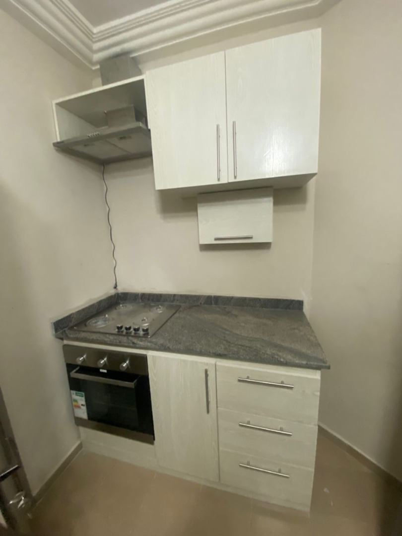 Aménagement cuisine moderne et fonctionnelle en Côte d’Ivoire - Avant