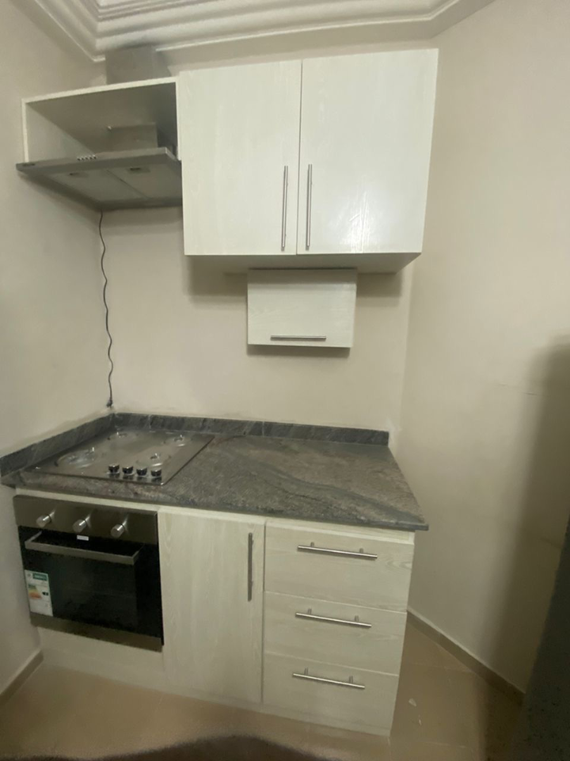 Aménagement cuisine moderne et fonctionnelle en Côte d’Ivoire, vue 4