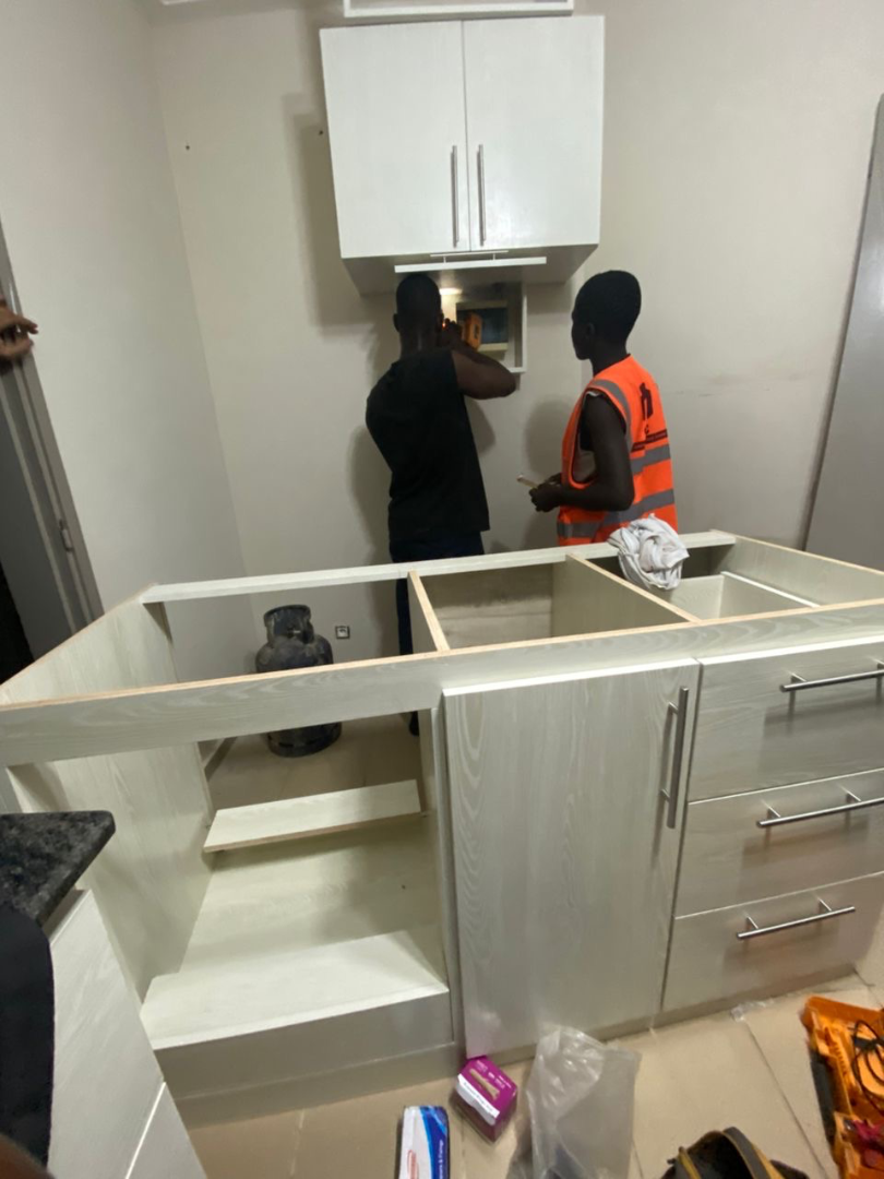 Aménagement cuisine moderne et fonctionnelle en Côte d’Ivoire, vue 3