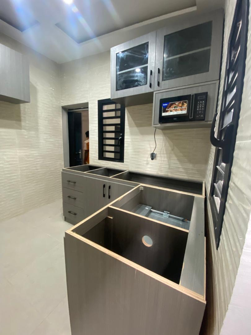 Cuisine moderne sur mesure à Abidjan – Meuble cuisine design | GIC Designs Côte d’Ivoire, vue 3