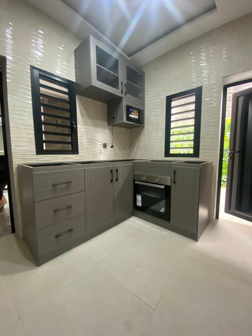 Cuisine moderne sur mesure à Abidjan – Meuble cuisine design | GIC Designs Côte d’Ivoire, vue 4