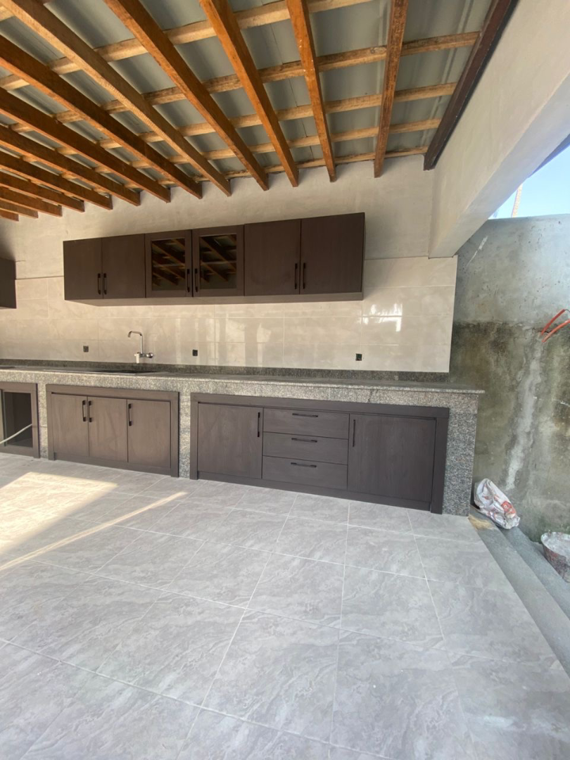 Cuisine Moderne Linéaire sur Mesure en Côte d’Ivoire – Réalisation GIC Designs - Après