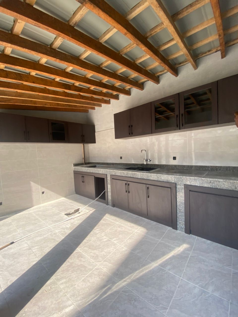 Cuisine Moderne Linéaire sur Mesure en Côte d’Ivoire – Réalisation GIC Designs, vue 3