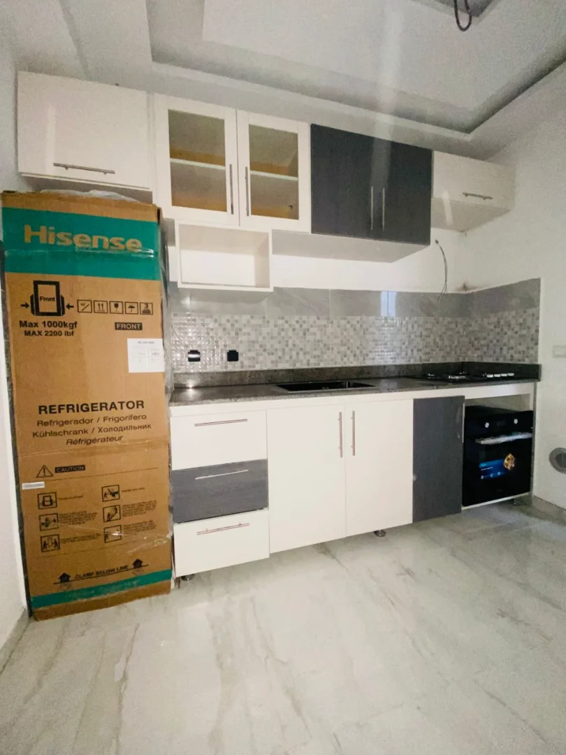 Cuisine moderne sur mesure à Abidjan – Fabrication et installation de meubles de cuisine, vue 4