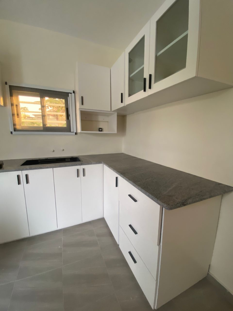 Meuble de Cuisine Moderne sur Mesure | Ébéniste Côte d’Ivoire - Après