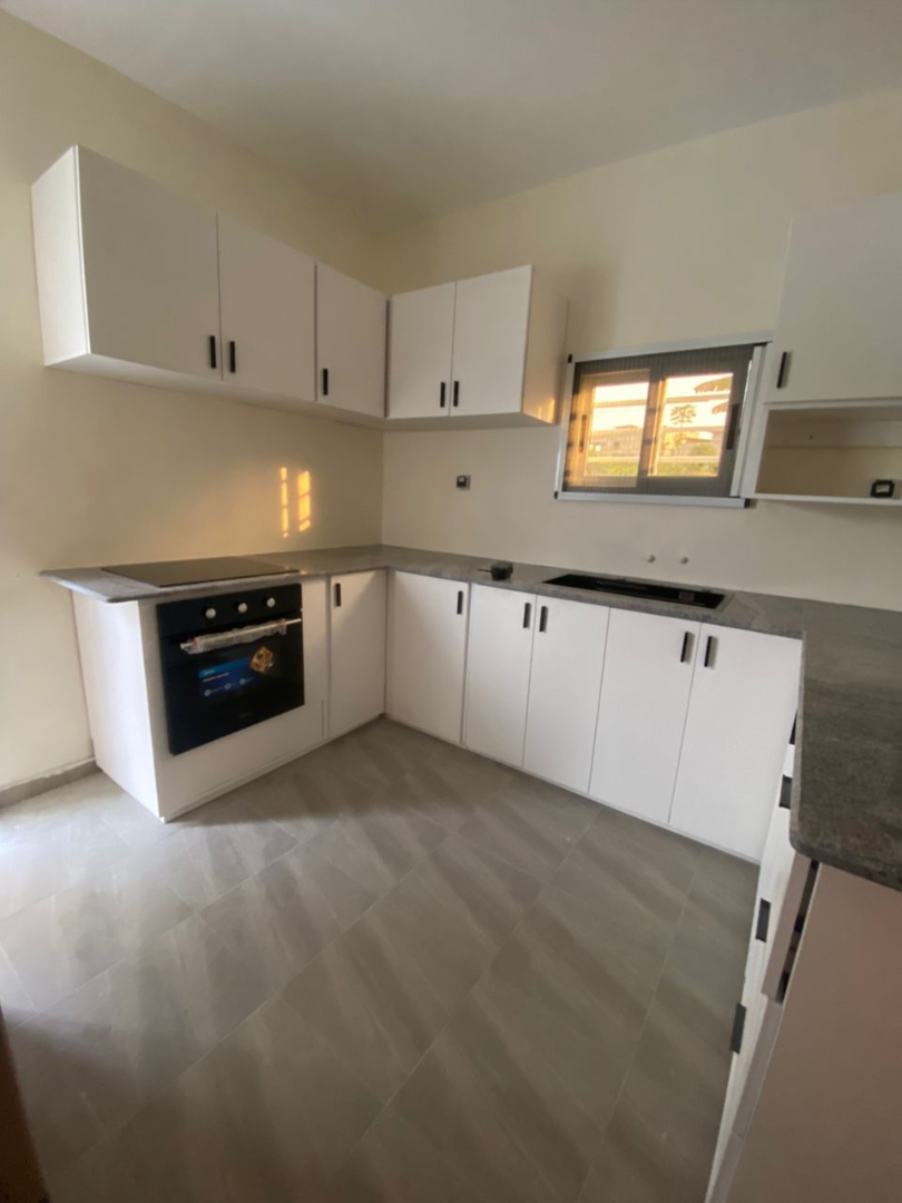 Meuble de Cuisine Moderne sur Mesure | Ébéniste Côte d’Ivoire, vue 3