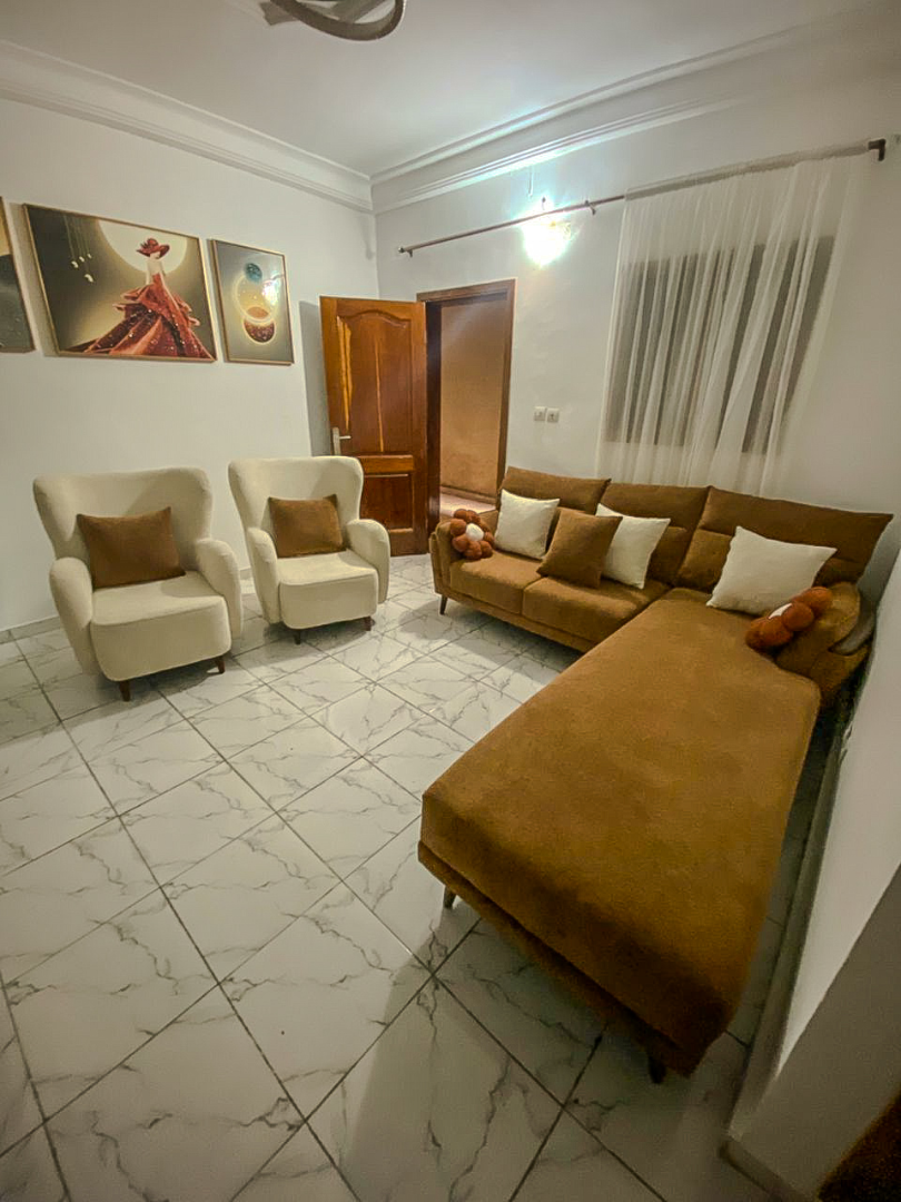 Salon moderne sur mesure 5 places – Canapé design personnalisable à Abidjan | GIC Designs, vue 3