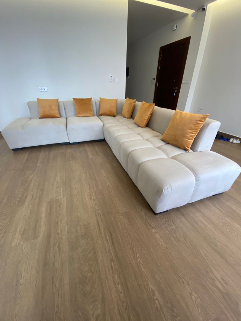 Canapé d’angle blanc en simili cuir sur mesure – Salon moderne personnalisable , vue 3