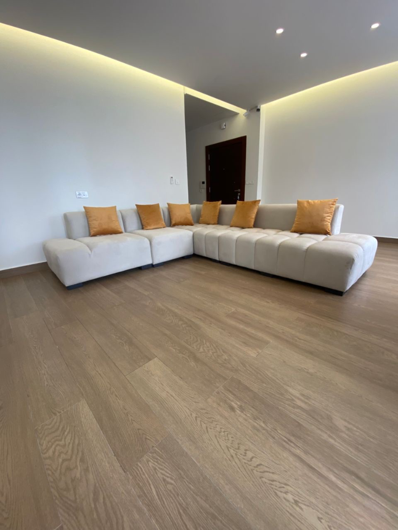 Canapé d’angle blanc en simili cuir sur mesure – Salon moderne personnalisable , vue 5