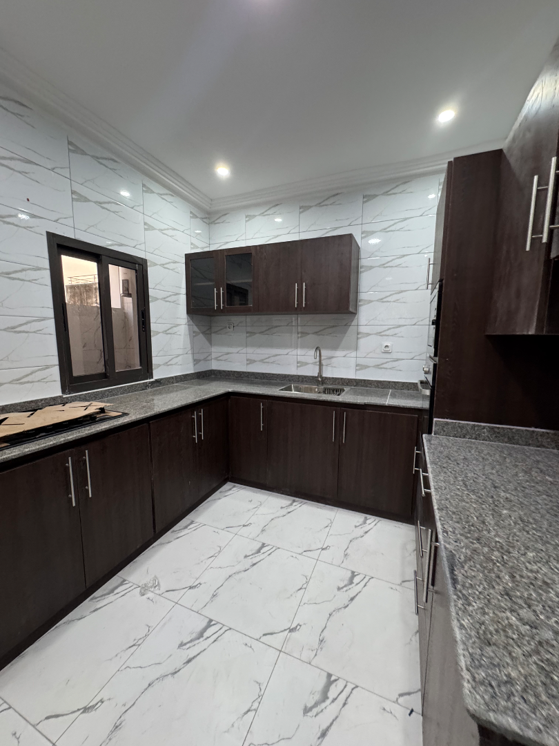 Cuisine Design en Bois Massif – Fabrication Artisanale Abidjan - Après